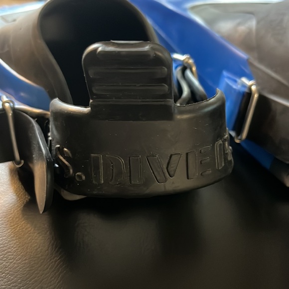 Adjustable snorkel fins size small 6-8 - Picture 6 of 7